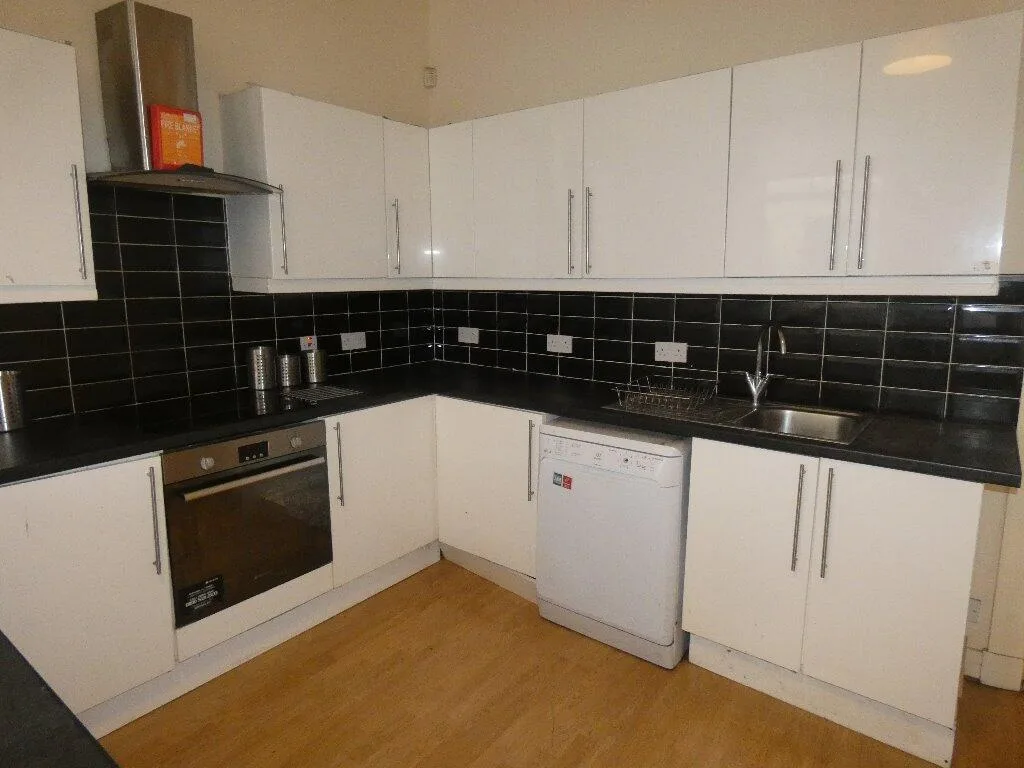 6 bedroom duplex for rent