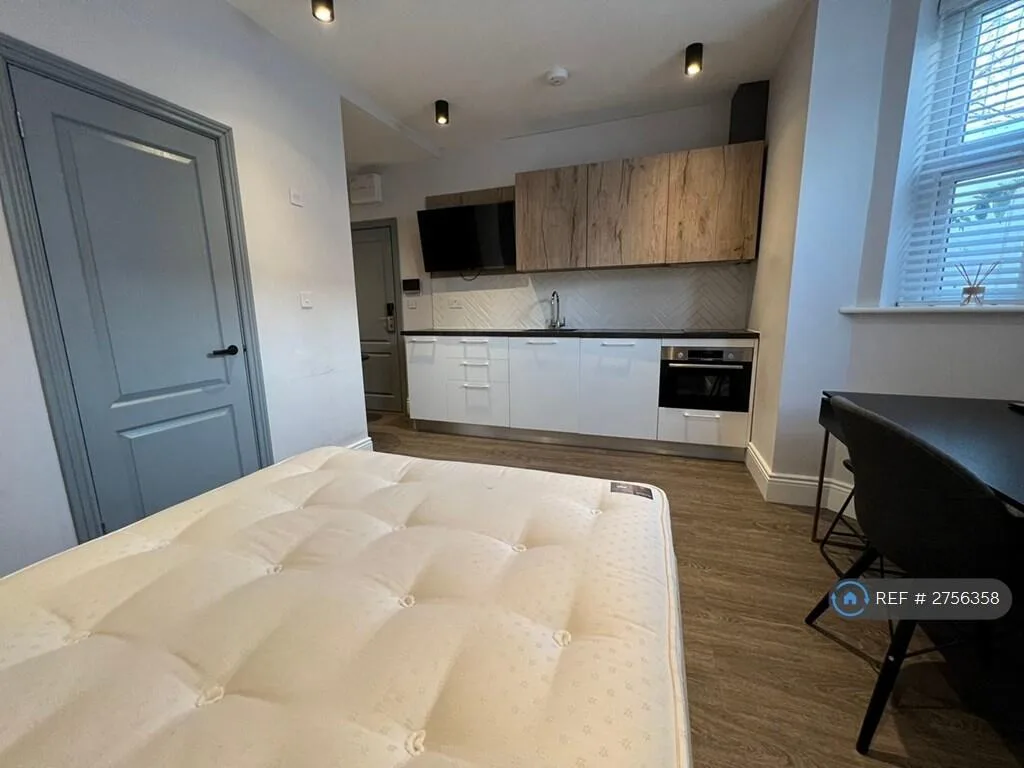Studio flat for rent