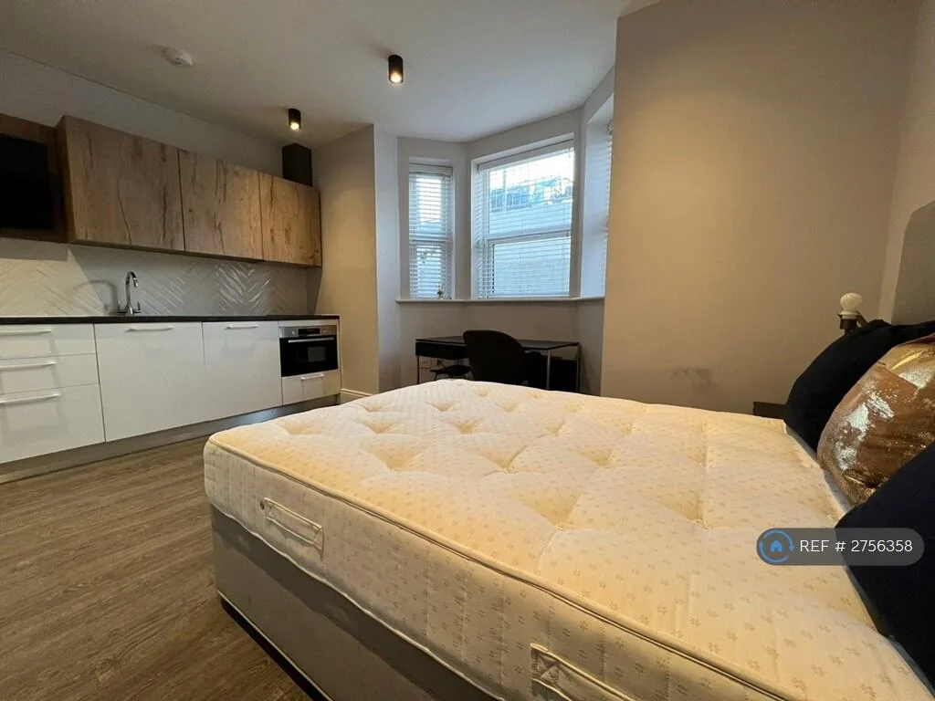 Studio flat for rent