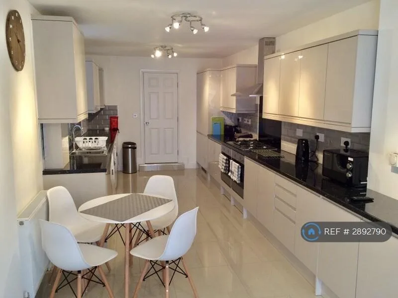 1 bedroom house share for rent