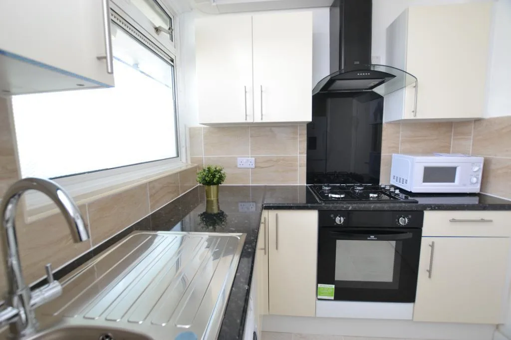 4 bedroom flat for rent