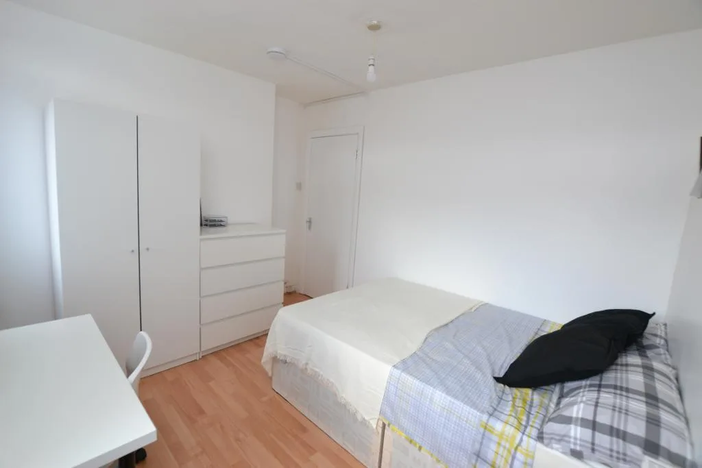 4 bedroom flat for rent