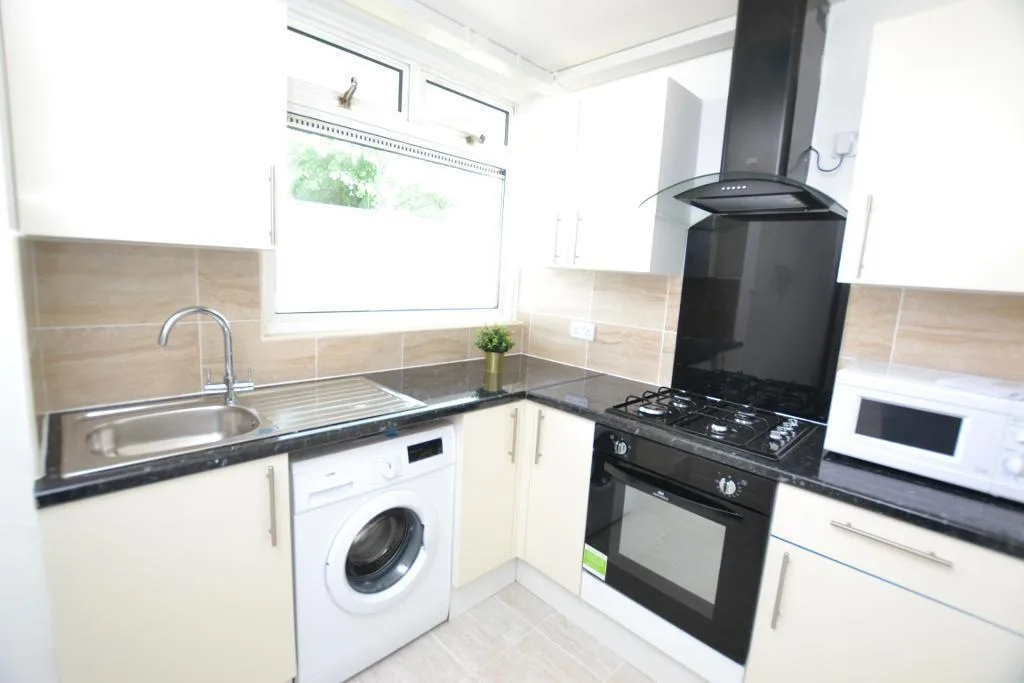 4 bedroom flat for rent